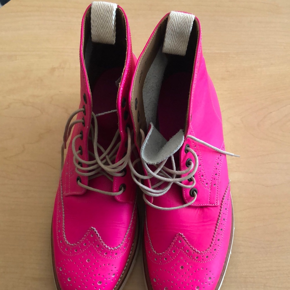 Pink vibram flex wing tip boots. New w/o tags.